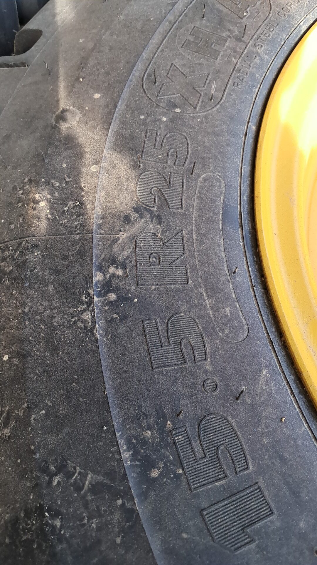 15.5R25 Michelin Xha XFR55(4)
12x25 10/281/335 Gul/Volvo L45H - Billede 2