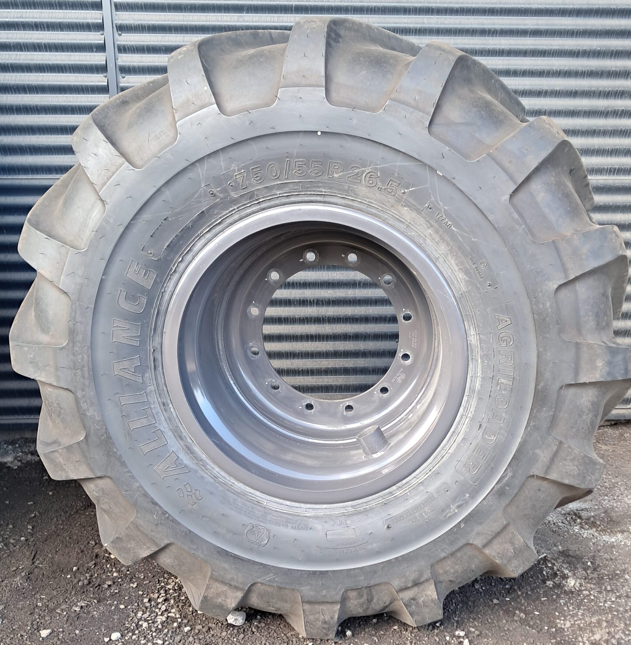 750/55R26.5 Alliance Agriloader 177B H190(4)
24X26.5 12/371/425 Ø24 ET-50 CNH grå Afm. - Billede 4