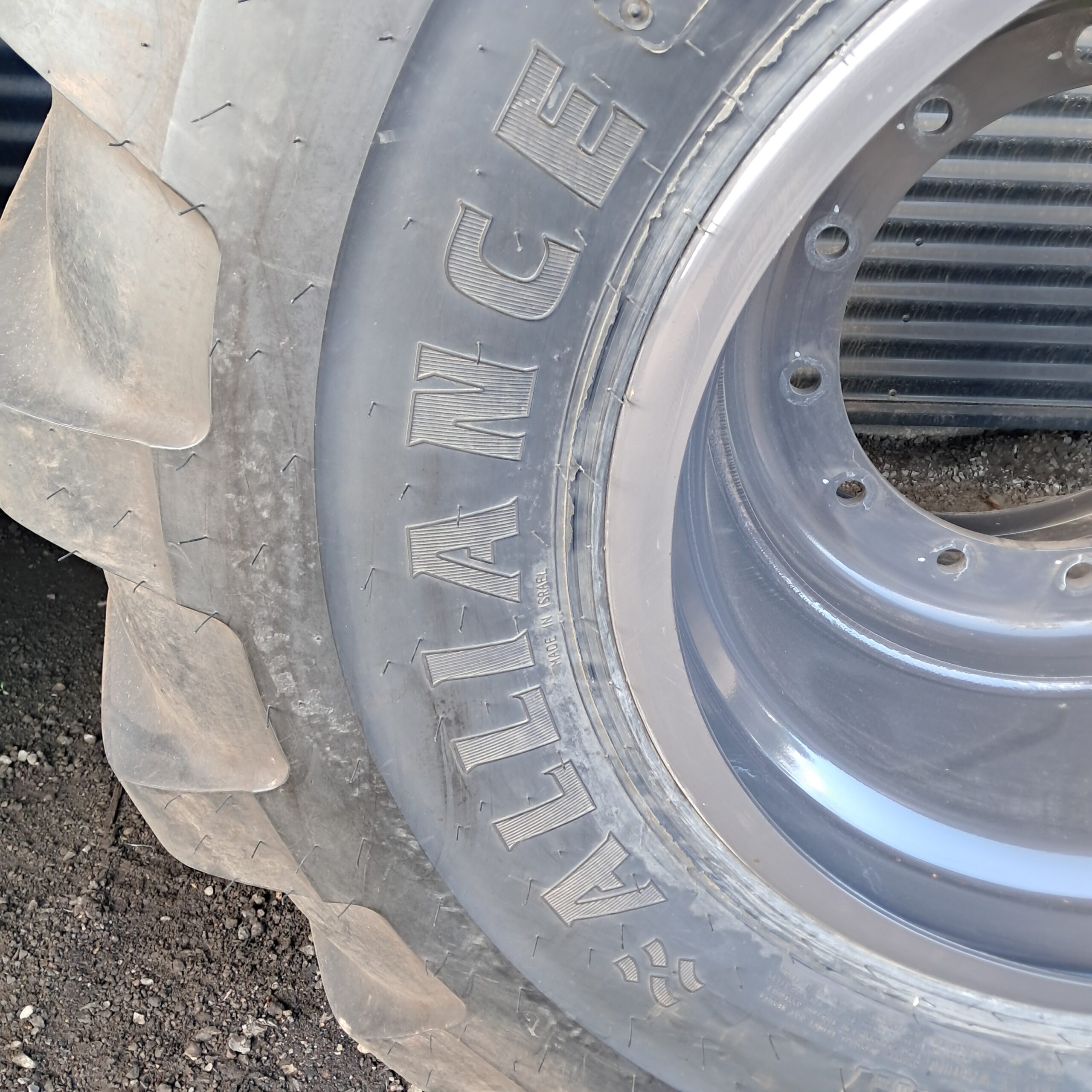 750/55R26.5 Alliance Agriloader 177B H190(4)
24X26.5 12/371/425 Ø24 ET-50 CNH grå Afm. - Billede 2