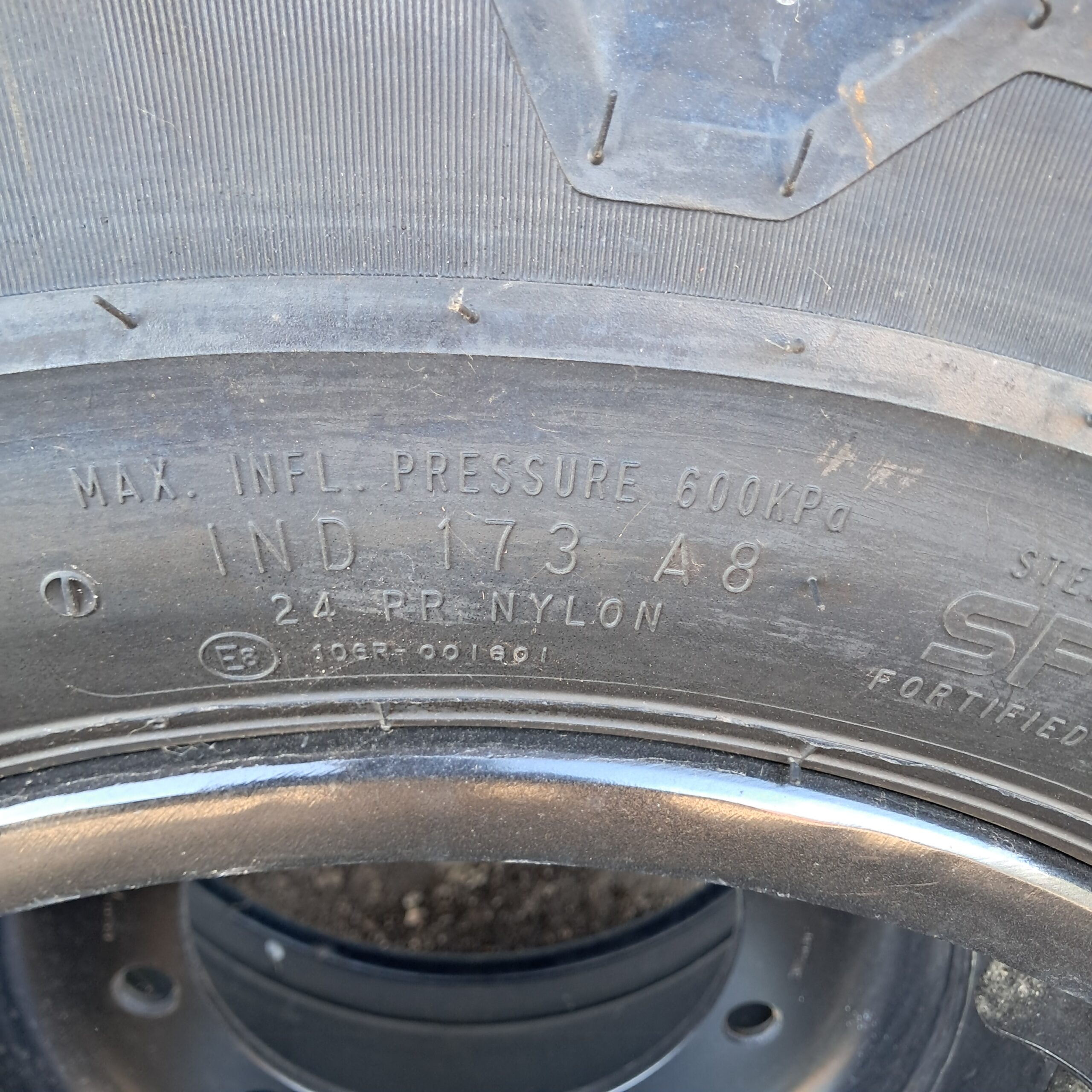 750/55R26.5 Alliance Agriloader 177B H190(4)
24X26.5 12/371/425 Ø24 ET-50 CNH grå Afm. - Billede 3