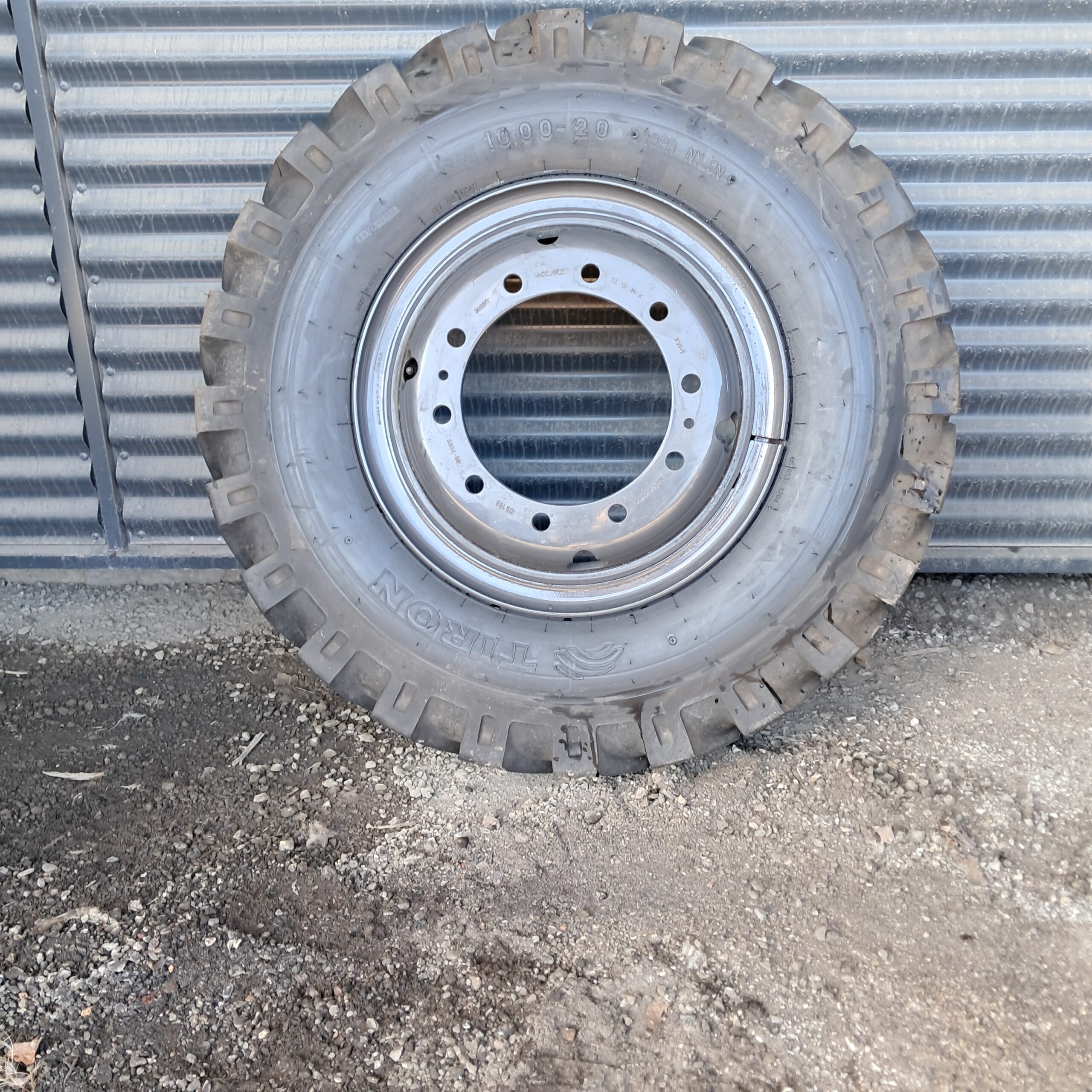 1000-20 Tiron H101S0824(8)
Afm/7.5x20 10/281/335/ø24 ET+145/CNH grå - Billede 2