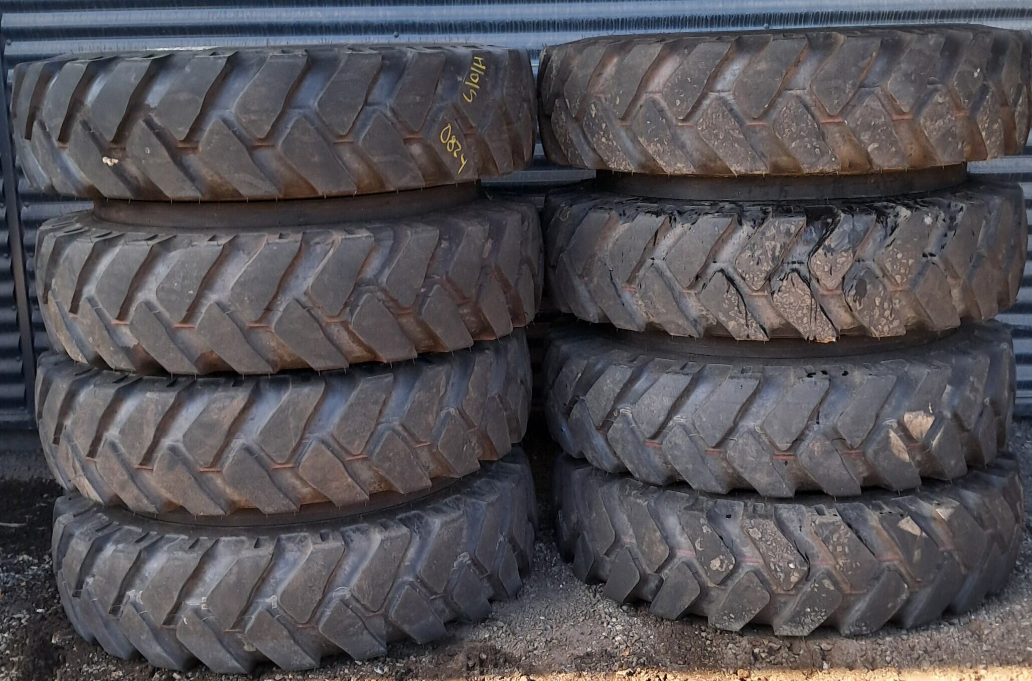 1000-20 Tiron H101S0824(8)
Afm/7.5x20 10/281/335/ø24 ET+145/CNH grå