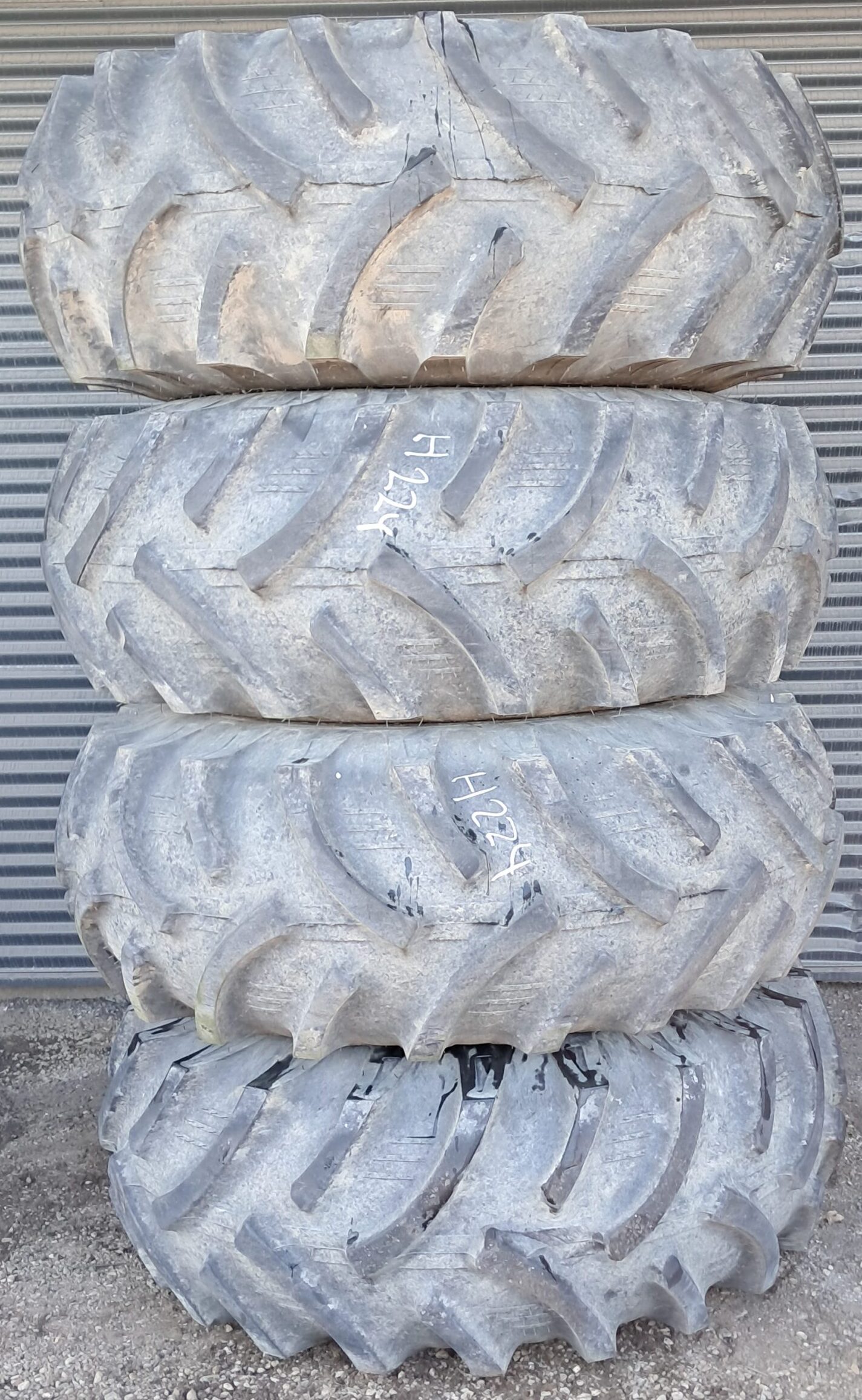 23.1-26 Petlas PD65 156A6 30mm H224(4)
Brugt/20DW26 12/371/425 ET-35/JCB