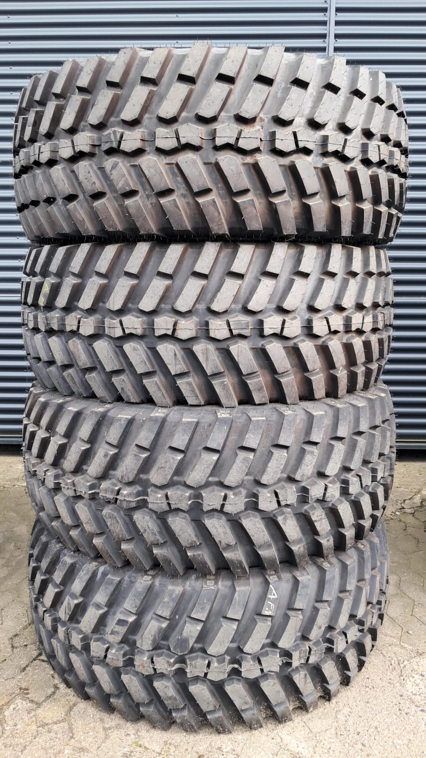540/65R28 160A8/155D TL Alliance 550 M+S SB (16.9R28) AFM(4)